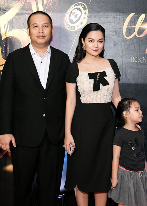 Gần đây, tin đồn Phạm Quỳnh Anh và Quang Huy đã ly hôn một lần nữa rộ lên. Trả lời trên Dân Việt, nữ ca sĩ từ chối đưa ra phản hồi. Cô không muốn nói gì hay giải thích điều gì. Ảnh: Zing