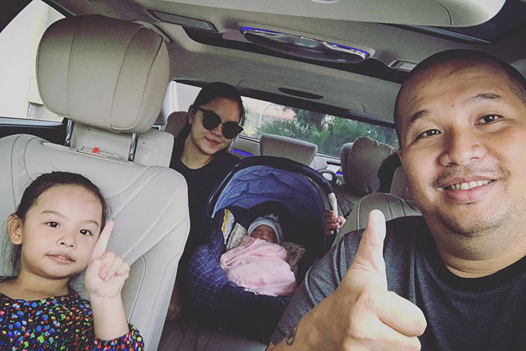 Tháng 5/2017, fans tỏ ra khá hoang mang trước tin đồn hôn nhân vợ chồng Phạm Quỳnh Anh gặp trục trặc. Tuy nhiên, sau đó, cặp đôi đều lên tiếng khẳng định gia đình nhỏ của mình vẫn hạnh phúc. Ảnh: FBNV