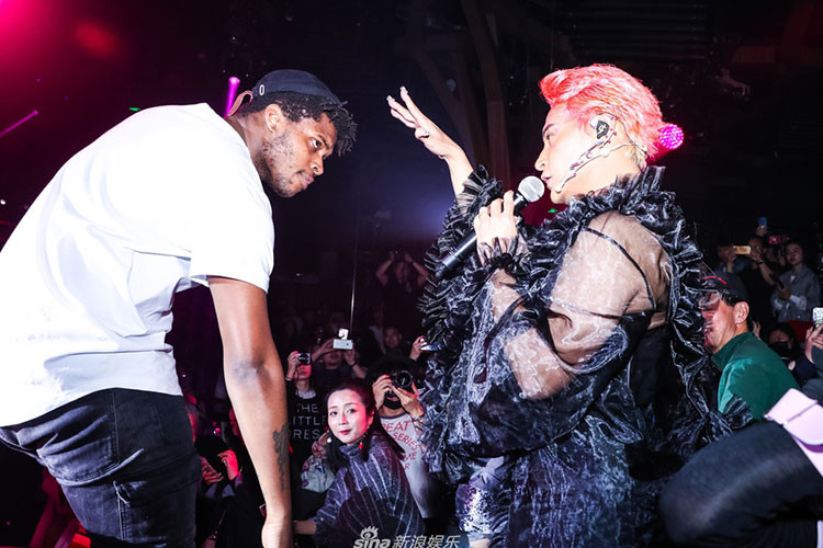 "Nhĩ Thái của 20 năm trước đã là quá khứ xa vời. Tôi nổi loạn ở tuổi trung niên", nam diễn viên từng chia sẻ. Ảnh: Sina