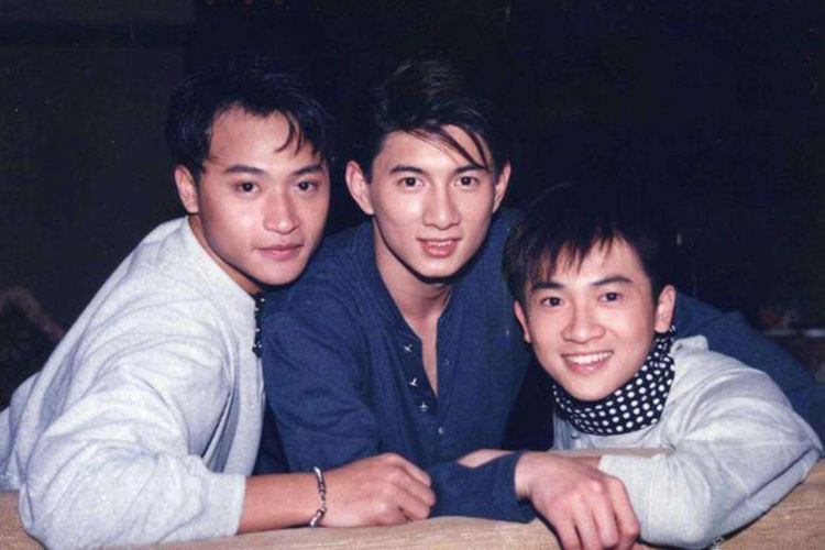Trước khi bị bỏng ở mặt, Trần Chí Bằng điển trai không kém so với các thành viên trong nhóm Tiểu Hổ đội: Tô Hữu Bằng, Ngô Kỳ Long. Ảnh: Sina