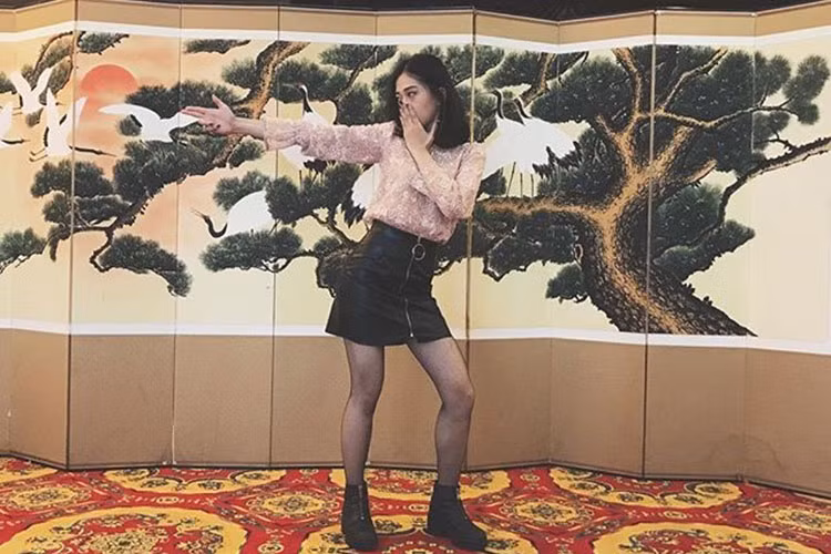 Trên trang cá nhân, Á hậu 1 cuộc thi Hoa hậu Việt Nam 2018 thường xuyên chia sẻ hình ảnh đi biểu diễn. Ảnh: FBNV