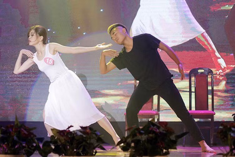 Theo Zing, Á hậu Bùi Phương Nga bắt đầu học nhảy từ năm lớp 7. Ảnh: Laodong