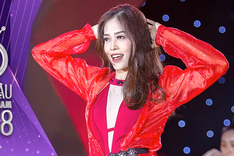 Nàng á hậu được nhiều khán giả khen ngợi về vũ đạo, thần thái. Ảnh: Youtube