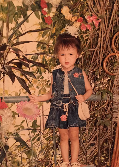 Hình ảnh Thu Quỳnh diện cây bò, để mái thưa sành điệu cách đây 25 năm cũng vừa được chia sẻ.