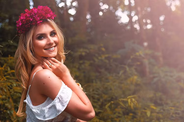 Ngoài vóc dáng gợi cảm, nàng á hậu 23 tuổi còn gây ấn tượng bởi nụ cười tỏa nắng.