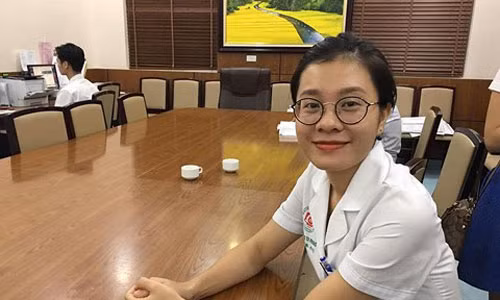 Lay quai bi tu benh nhan, nu bac si bi diec hoan toan