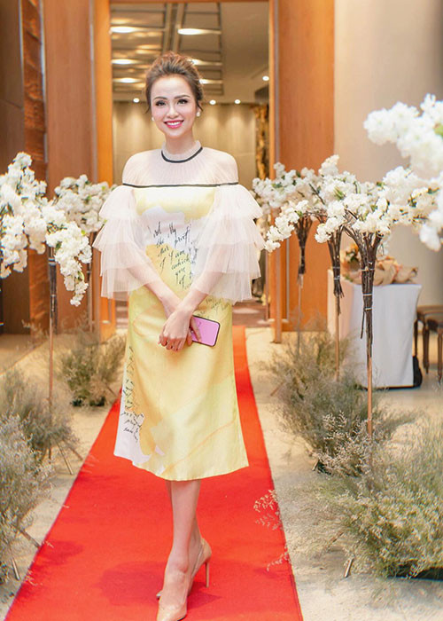 Theo Zing, Diễm Hương đã gửi lời xin lỗi đến Lê Ngọc Lâm đồng thời giải thích người bạn của cô rất thích chiếc váy nhưng lại mặc không vừa nên không mua.