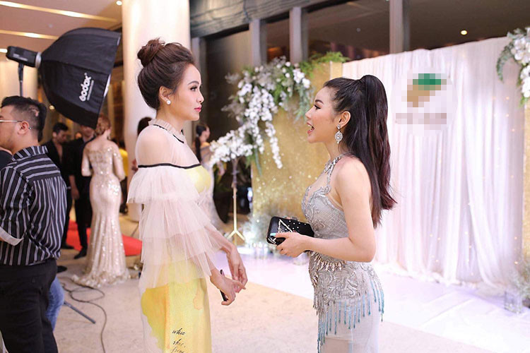 Chiếc váy đẹp mê ly khiến Hoa hậu Diễm Hương muối mặt vì cho mượn nằm trong bộ sưu tập "Bức thư tình trên mây" của Lê Ngọc Lâm.