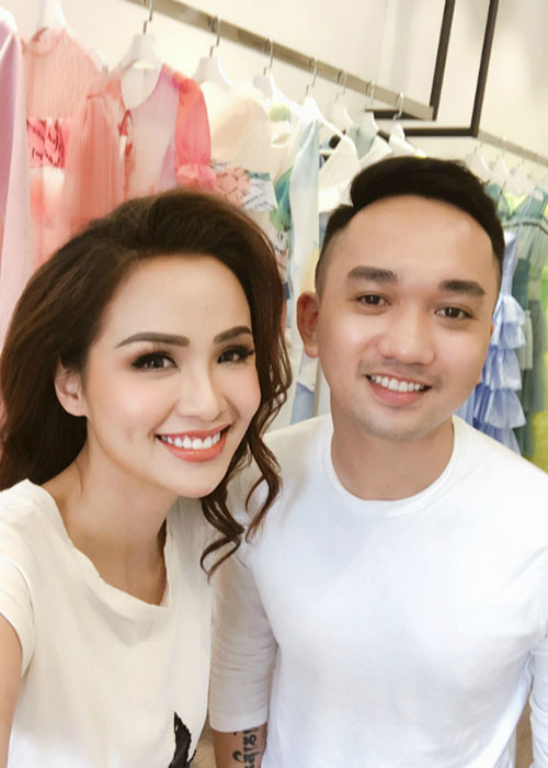 Lê Ngọc Lâm từng chia sẻ hình ảnh thân thiết bên Diễm Hương khi cô đến mượn váy vào tháng 8 vừa qua.