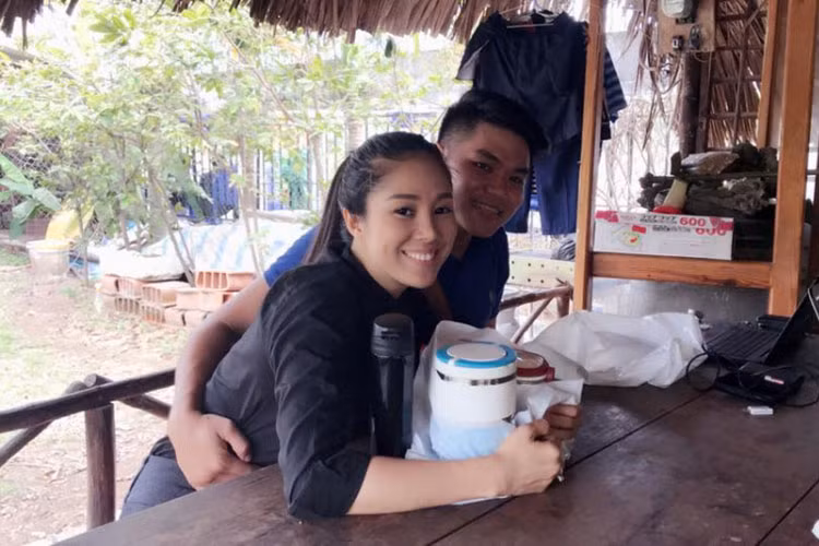 Trung Kiên từng đích thân mang cơm đến cho Lê Phương khi cô đi đóng phim.