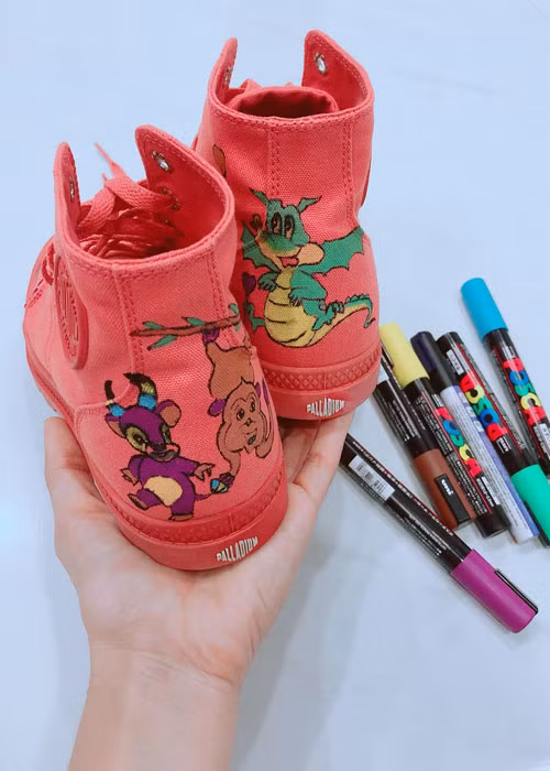 Sinh nhật năm nay của Lê Phương, Trung Kiên khéo tay trang trí đôi giày đỏ dành tặng bà xã.