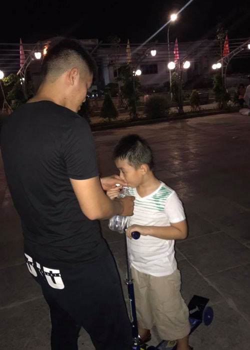 Trung Kiên còn được biết là người bố dượng hết lòng yêu thương con riêng của vợ.