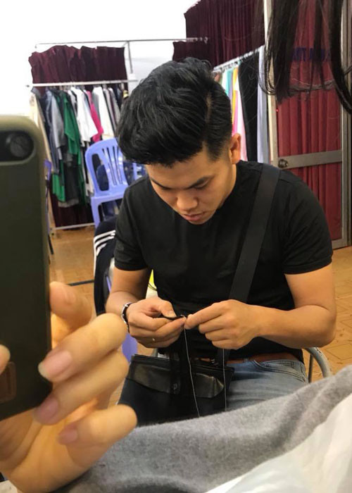 Trung Kiên sẵn sàng làm những việc không tên như may váy, giặt giũ giúp bà xã.