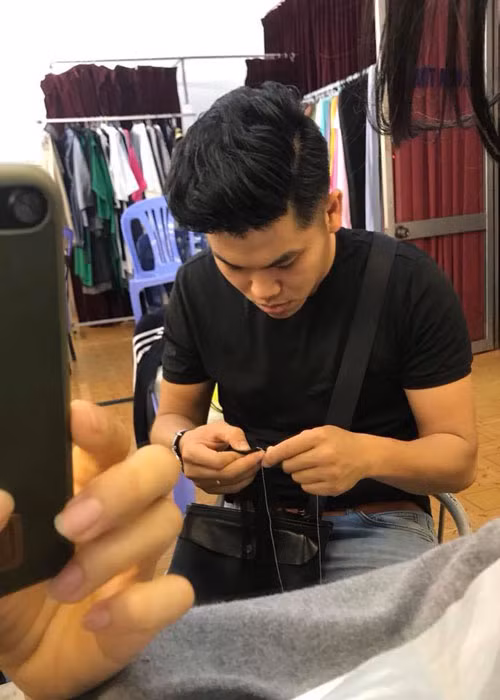 Trung Kiên sẵn sàng làm những việc không tên như may váy, giặt giũ giúp bà xã.