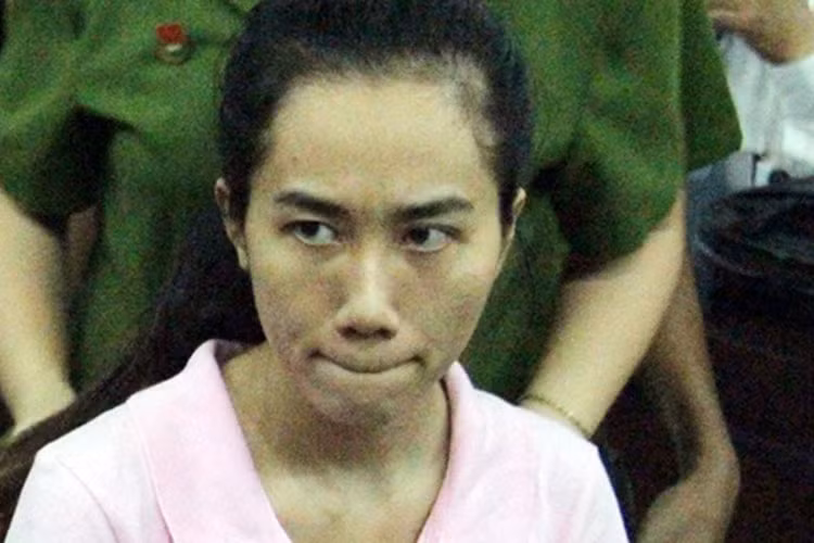 Theo Vietnamnet, năm 2012, đường dây bán dâm gồm người mẫu, ca sĩ, diễn viên, hot girl đi khách với giá từ 1.200 đến 2.500 USD do Mỹ Xuân cầm đầu bị phanh phui. Trong đường dây, người mẫu Phan Ngân có giá đi khách cao tới 7.000 USD. Ảnh: Anninhthudo