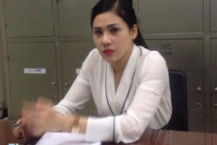 L.T.T được xác định là người từng đoạt giải Á khôi tại cuộc thi sắc đẹp của một trường đào tạo về nghệ thuật. Năm 2016, cô tiếp tục tham gia vào đường dây bán dâm 1.000 USD do Phạm Thị Thanh Huyền (trong ảnh) cầm đầu. Ảnh: Zing