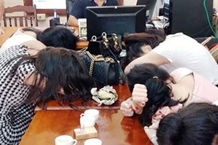 Theo Đất Việt, á khôi L.T.T được xác định nằm trong đường dây sex tour có giá thấp nhất 1.000 USD, cao nhất 20.000 USD do Đoàn Ngọc Minh và Trần Đức Thùy Liên cầm đầu bị triệt phá vào năm 2015. Ảnh: Datviet