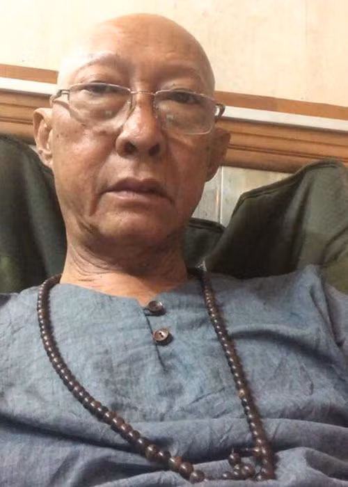 Nghệ sĩ Lê Bình đăng tải hình ảnh kèm dòng tâm sự đầy tâm trạng về một đêm không ngủ được khi nghĩ về bạn bè của ông thời trẻ.