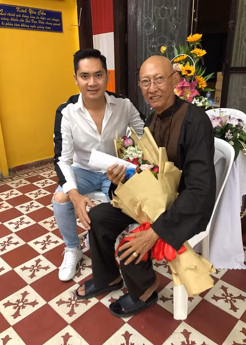 Nghệ sĩ Lê Bình vẫn đều đặn cập nhật hình ảnh của mình trên trang cá nhân.