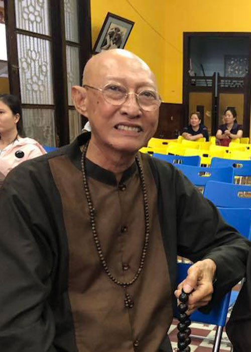 Giống như Mai Phương, nghệ sĩ Lê Bình cũng lạc quan chống chọi bệnh tật.