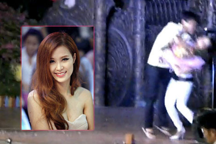 Đông Nhi cũng từng giật mình khi một khán giả chạy lên sân khấu rồi cưỡng hôn cô. Sau khi fan cuồng này bị bảo vệ ép xuống sân khấu, bạn gái Ông Cao Thắng lấy lại bình tĩnh và tiếp tục hát. Ảnh: Zing