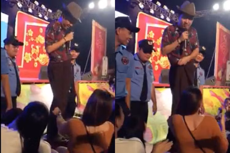 Trong một lần giao lưu với khán giả, Trường Giang từng bị một fan nữ khéo quần để xin chụp hình. Lập tức, nam danh hài Việt nhắc nhở người này: “Bạn có thể nói chuyện, chụp ảnh nhưng đừng kéo quần”. Ảnh: Saostar