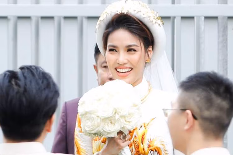 Hình ảnh Lan Khuê đẹp rạng rỡ trong ngày vui của mình. Ảnh: Khampha