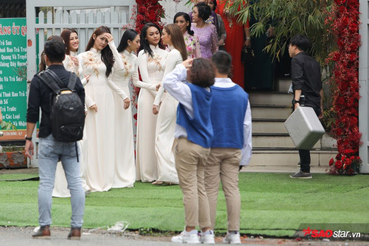 Dàn phù dâu của Lan Khuê gồm các chân dài Mai Ngô, Tú Hảo, Lilly Nguyễn. Ảnh: Saostar