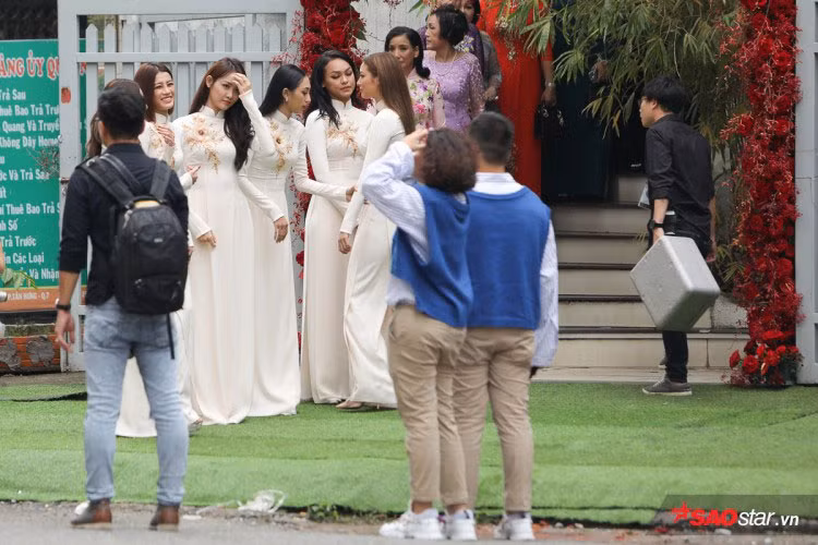 Dàn phù dâu của Lan Khuê gồm các chân dài Mai Ngô, Tú Hảo, Lilly Nguyễn. Ảnh: Saostar