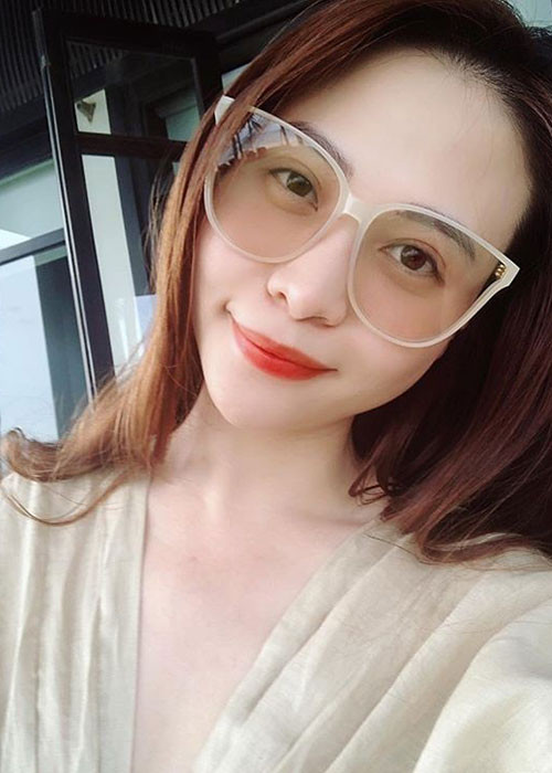 Trong cuộc phỏng vấn trên Vnexpress, Đàm Thu Trang từng khẳng định cô chưa bao giờ nghĩ việc yêu Cường Đô la là vì tiền. Ngoài ra, dù được bạn trai hỗ trợ trong công việc nhưng cô có sự độc lập về tài chính. Hiện, Đàm Thu Trang tập trung kinh doanh, không còn hoạt động nghệ thuật. Ảnh: Instagram