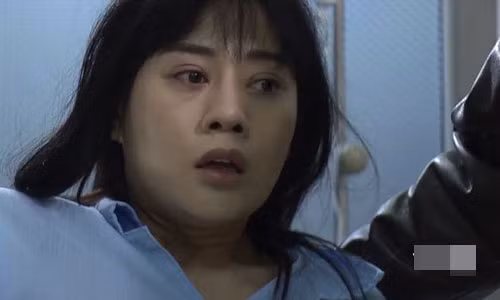 Quỳnh đòi vứt bỏ con.