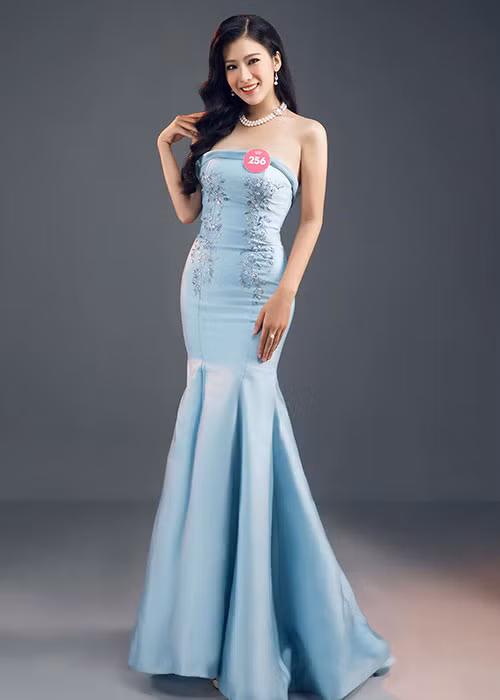 Phương Anh sở hữu đôi chân dài miên man. Cô cao 1m75, sở hữu số đo vòng 1, 2 là 87-66.