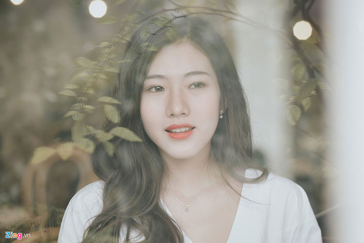 Phương Anh sinh năm 1999, từng đăng quang hoa khôi "Tài sắc nữ sinh Báo chí" 2018. Ảnh: Zing