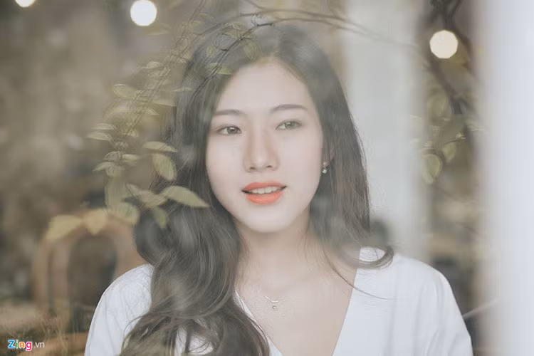 Phương Anh sinh năm 1999, từng đăng quang hoa khôi "Tài sắc nữ sinh Báo chí" 2018. Ảnh: Zing