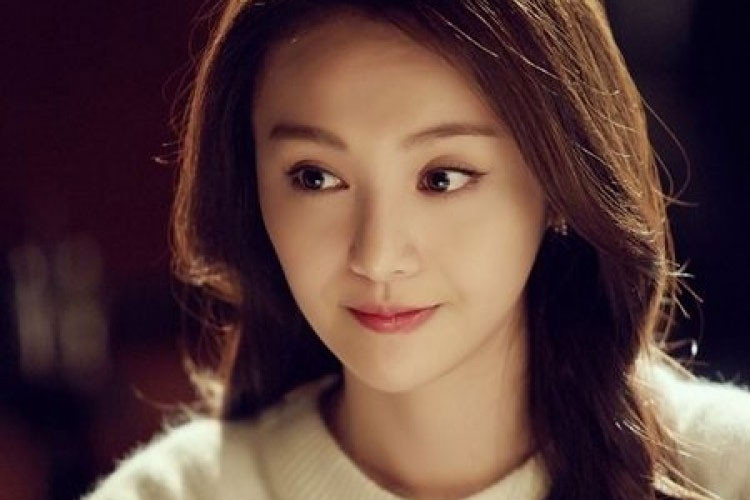 Trịnh Sảng được mệnh danh là "nữ thần thanh xuân" bởi vẻ ngoài trong sáng, đáng yêu khi hóa thân nữ sinh. Có sự nghiệp thành công, tình duyên viên mãn, nữ diễn viên ngày càng trẻ trung, xinh đẹp. Ảnh: Sina