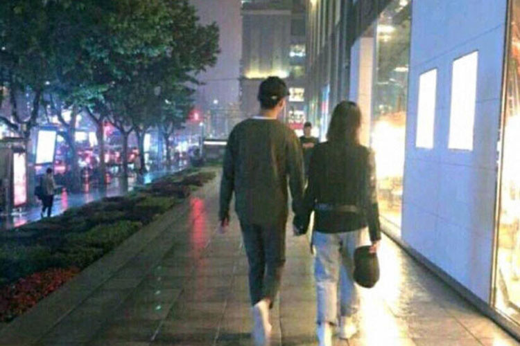 Trịnh Sảng từng bị bắt gặp nắm tay thân mật Trương Hằng trên phố. Ảnh: QQ