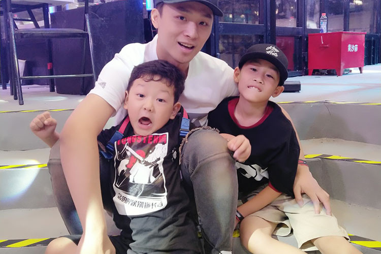 Bạn trai mới của Trịnh Sảng được nhiều người khen điển trai. Ảnh: Sina