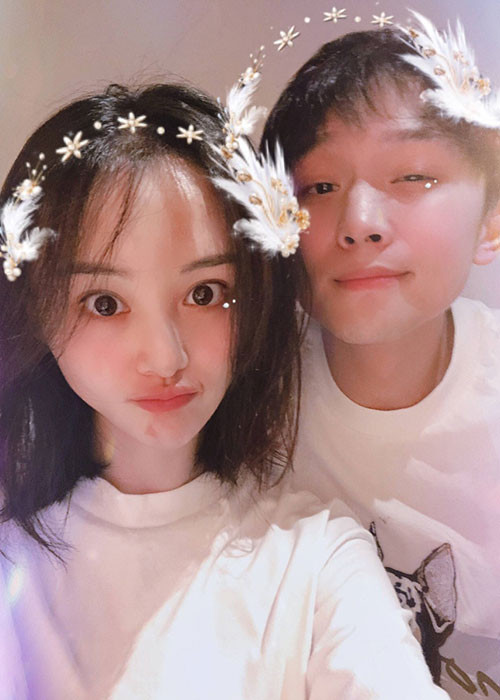 Mới đây, trên trang cá nhân, Trịnh Sảng bất ngờ đăng tải loạt khoảnh khắc nhí nhảnh bên Trương Hằng. Ảnh: Weibo