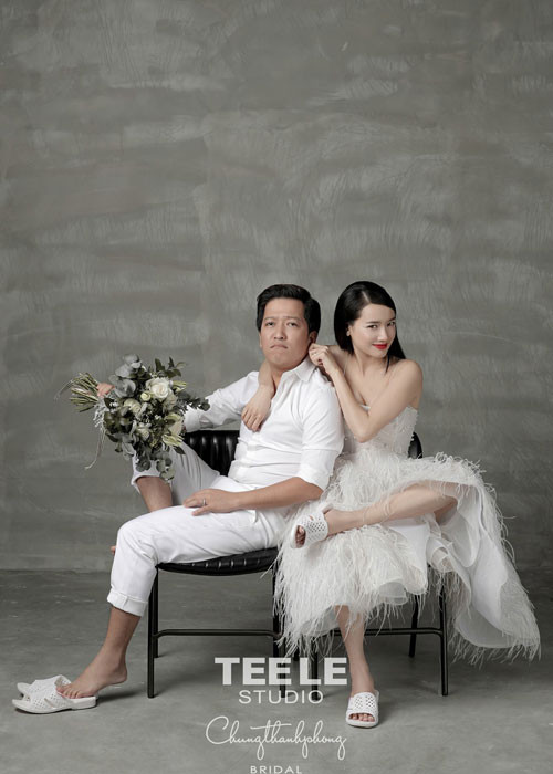 Dép tổ ong vốn là vật bất ly thân của Trường Giang.