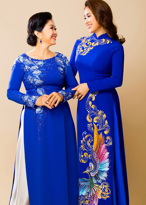 Lê Phương không ít lần khoe chồng trẻ yêu thương cô và cưng chiều cậu con trai riêng của cô.