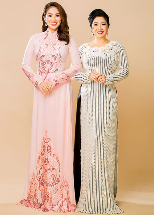 Trong bộ ảnh áo dài, Lê Phương chụp ảnh cùng mẹ ruột - người luôn sát cánh bên cô trong những thăng trầm trong cuộc sống.