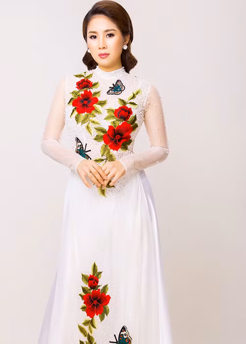 Vẻ đẹp dịu dàng giúp Lê Phương nhận được lời mời từ đạo diễn Thành Lộc và cô đã thể hiện xuất sắc vai diễn.