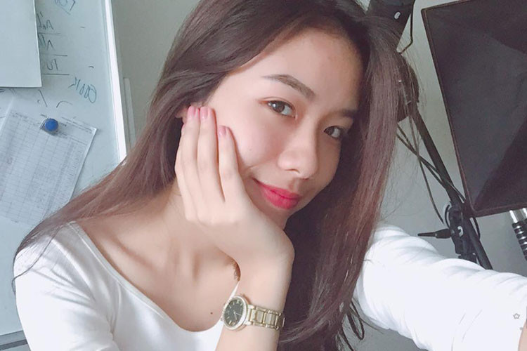 Ngoài đời, không váy áo lộng lẫy hay trang điểm kỹ lưỡng, Ngọc Lâm vẫn xinh tươi.