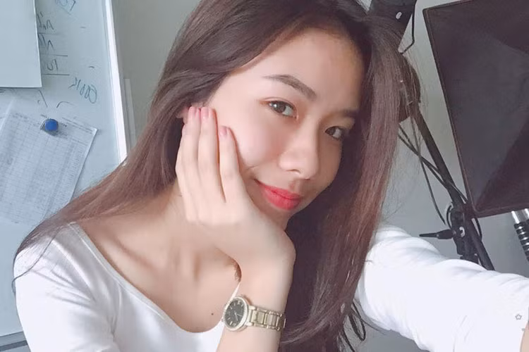 Ngoài đời, không váy áo lộng lẫy hay trang điểm kỹ lưỡng, Ngọc Lâm vẫn xinh tươi.