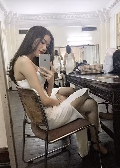 Bản sao của Diệp Lâm Anh tại Hoa hậu Việt Nam 2018 cao 1m68, có số đo ba vòng 79-61-86.