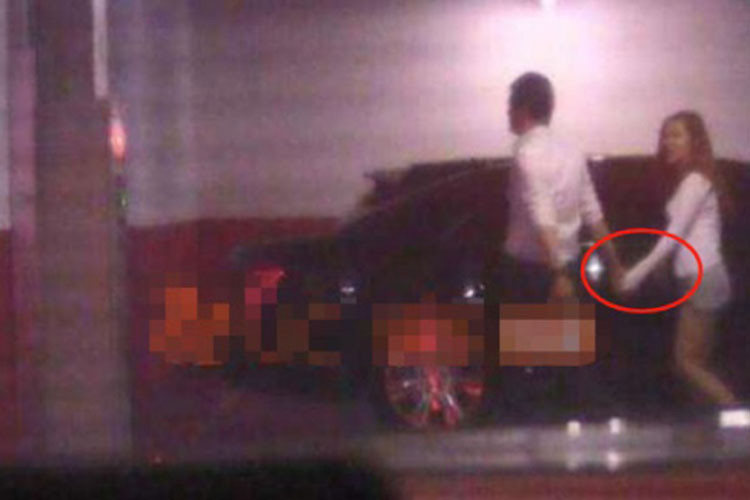 Lý Á Bằng hiện một mình nuôi con gái. Gần đây, anh bị bắt gặp nắm tay về nhà cùng một cô gái lạ mặt. Theo Sina, cô gái hẹn hò Lý Á Bằng sở hữu gương mặt sắc sảo, thân hình đầy đặn.