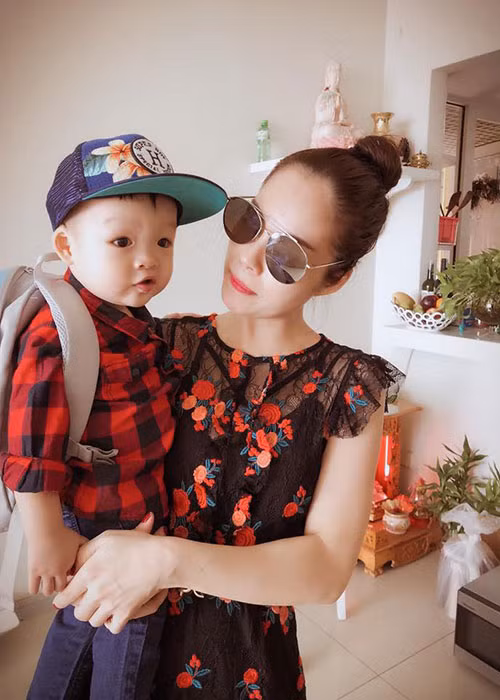 Dương Cẩm Lynh ra đi với hai bàn tay trắng. Cô tâm sự đang nỗ lực làm việc nhiều hơn trước.