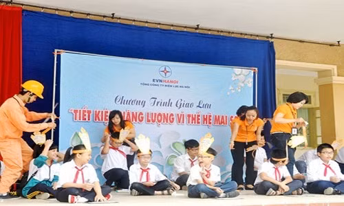 Một buổi tuyên truyền tiết kiệm điện cho học sinh
