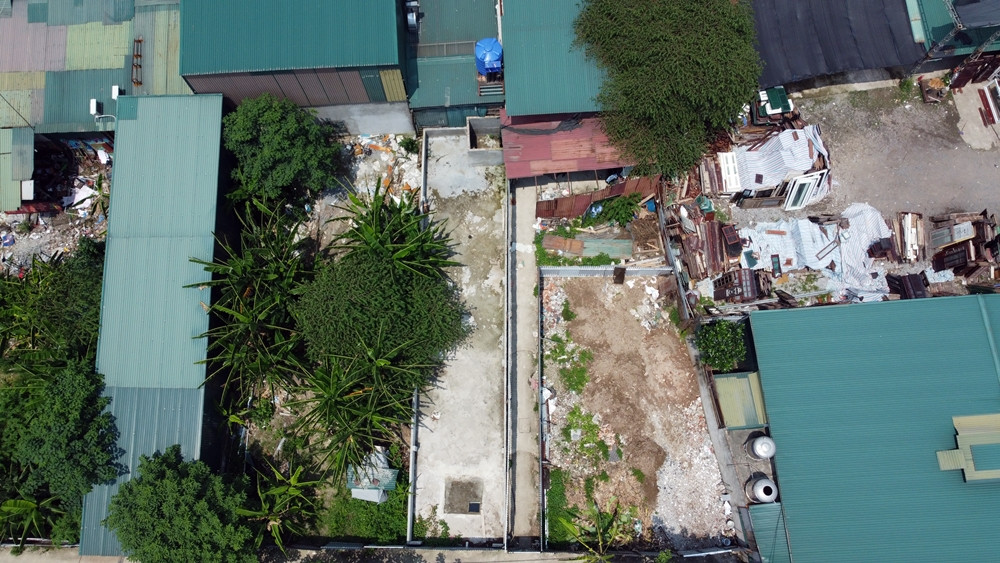 Nhiều diện tích đất nông nghiệp nằm trong ngõ phố Trần Điền được phân lô, đổ nền bê tông, nhằm thuận tiện cho việc xây dựng sau này.