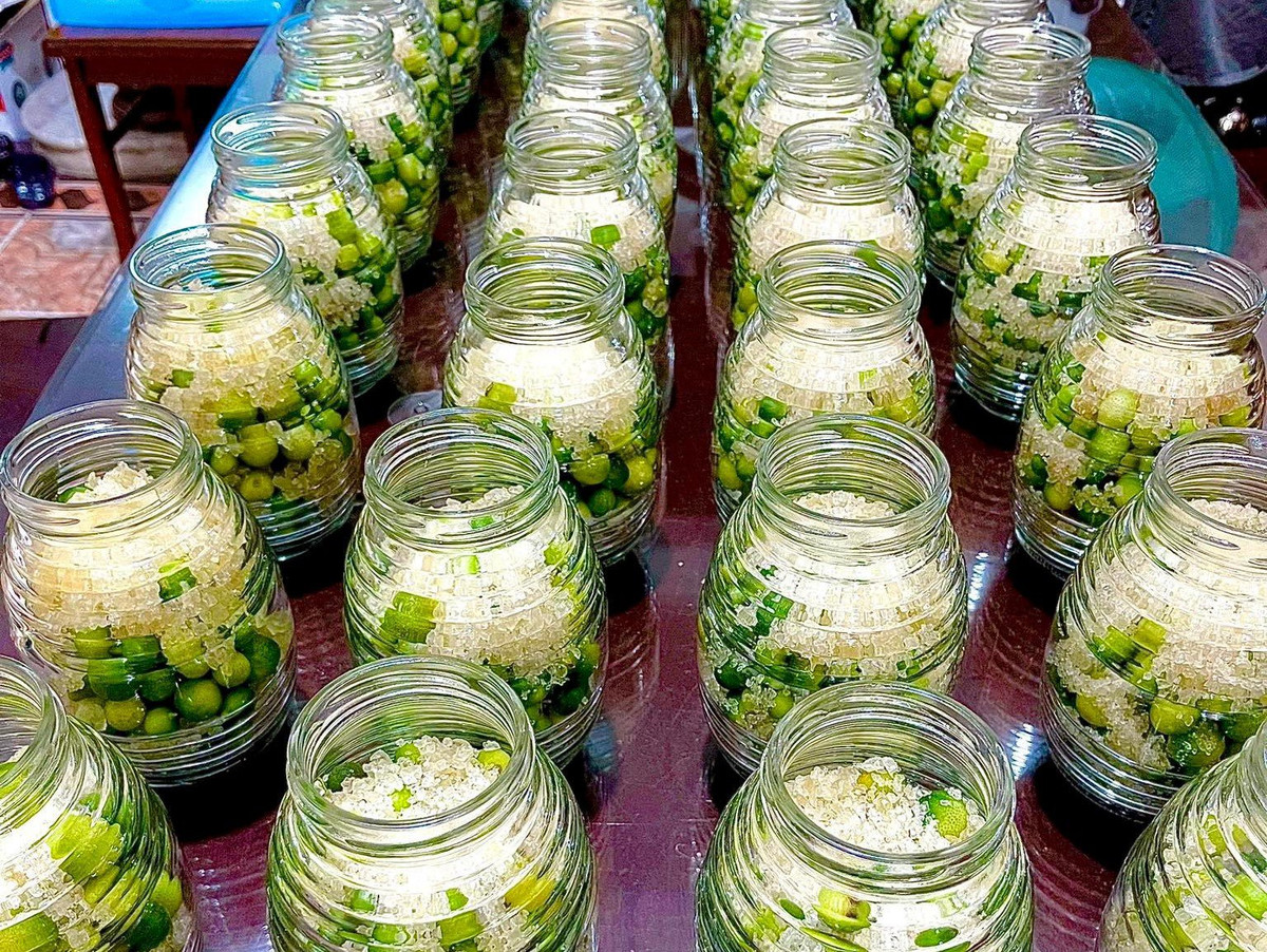 Người dân ở Lạng Sơn thường ngâm chanh với muối trắng hoặc mật ong để chữa các bệnh về hô hấp như viêm họng, ho…